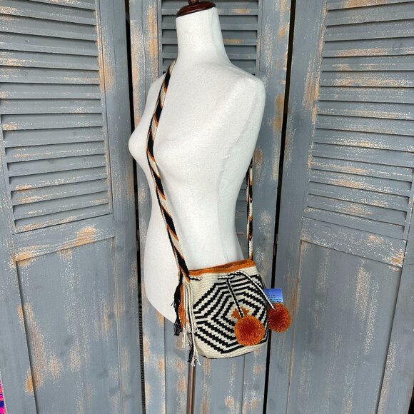 Wayuu Tribe Pom Pom Mini Chila Crossbody Bag NWT - Picture 1 of 12